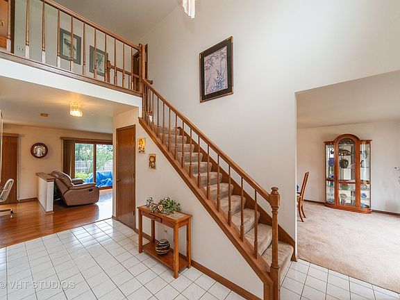 3rd image of 772 Yorkshire Ln