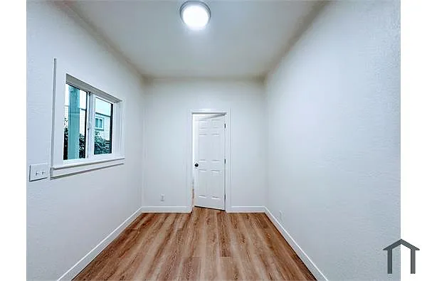 Building Photo - 9301 Bancroft Ave #G