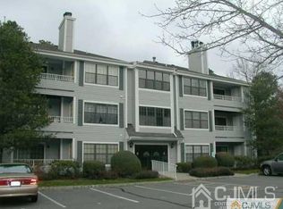 605 Chester Ct, Helmetta, NJ 08828