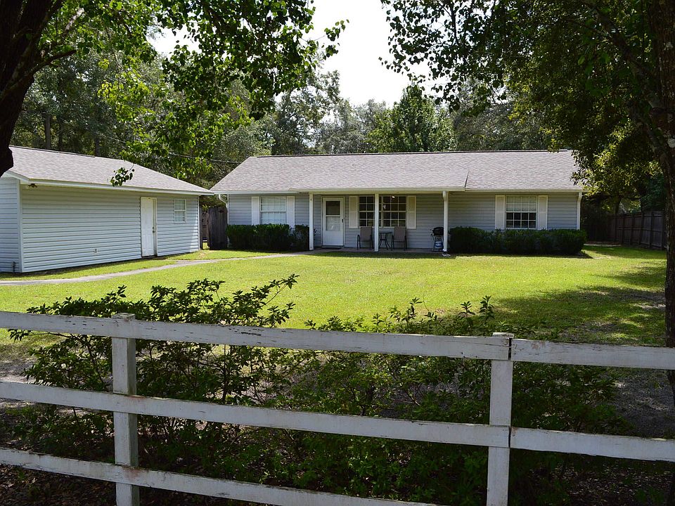 1st image of 13 Bay Pine Dr