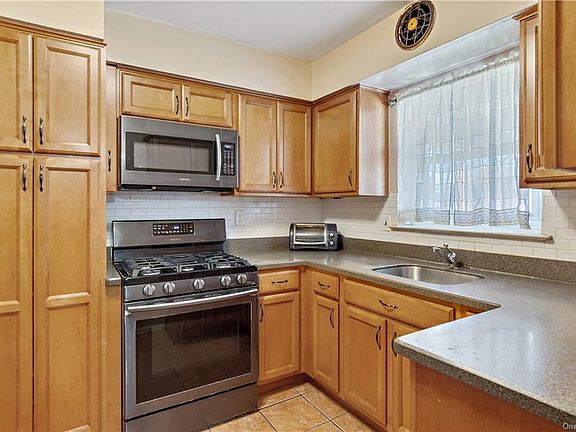 4th image of 2921 Mickle Ave