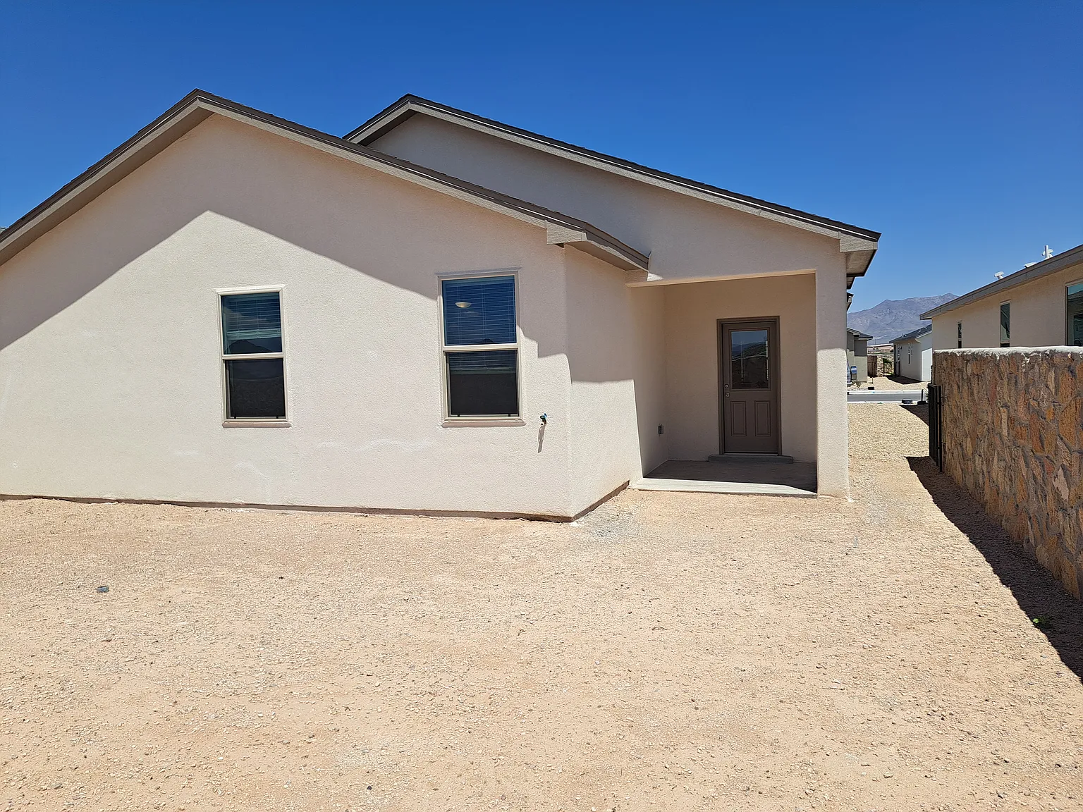 3 bed, 1649 sqft, $1,950 — Photo 2