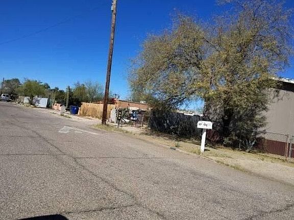 4th image of 449 E 34th St