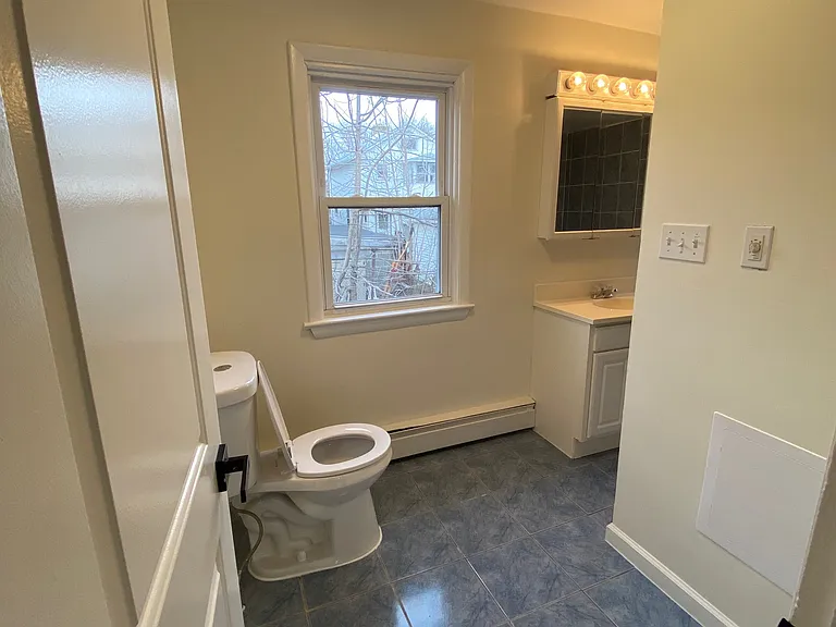 129 Beech St — Photo 36