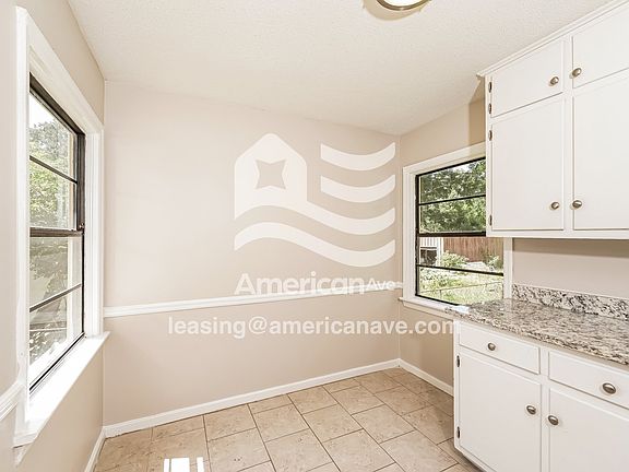 333857_004_kitchen_5.jpg