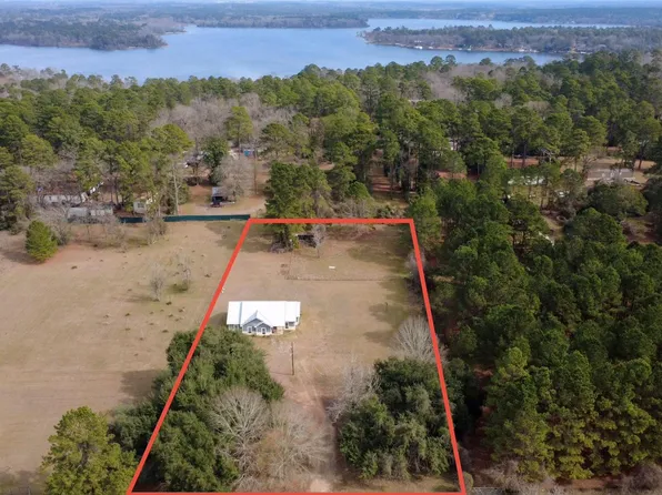 365 Running Deer Rd, Grapeland, TX 75844