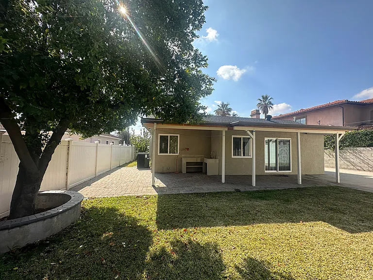 121 W Floral Ave — Photo 23