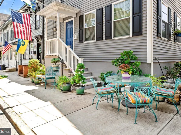 16 2nd St, Bordentown, NJ 08505