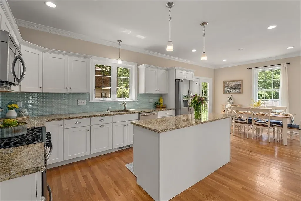4 bed, 3043 sqft, $5,800 — Photo 3