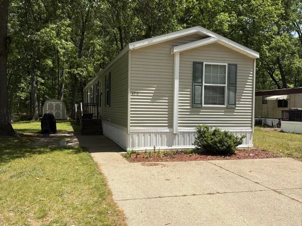 490 S Sunshine Ln, Muskegon, MI 49442