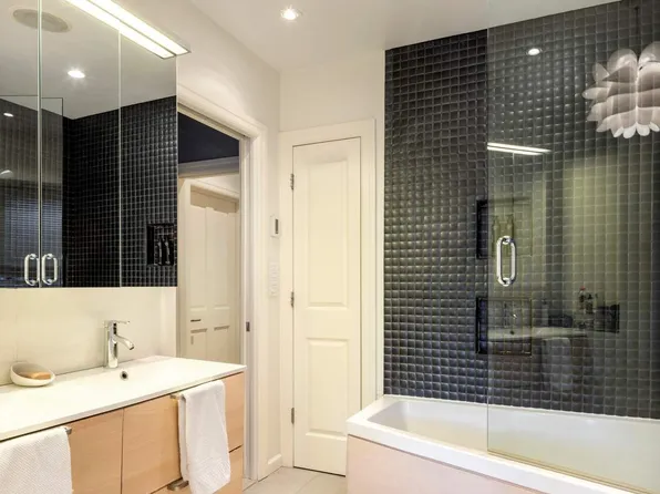 69 Washington Place image 11 of 25