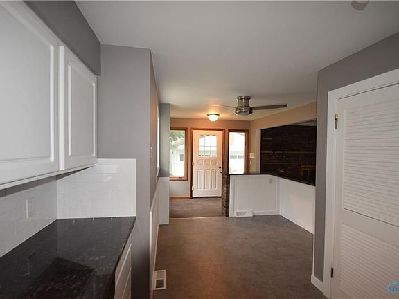 5th image of 2445 Westbrook Dr