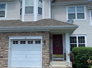 3 Indian Field Dr, Hamburg, NJ 07419