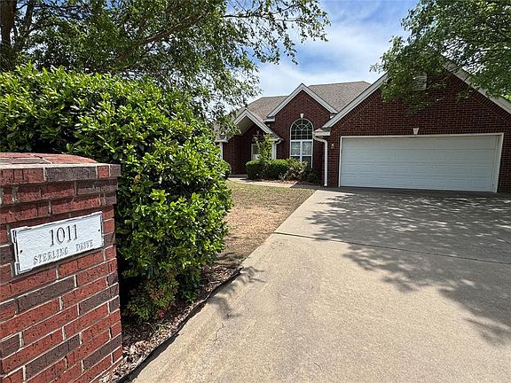 3rd image of 1011 Sterling Dr