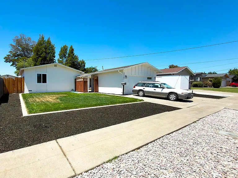 43387 Lindenwood St — Photo 12