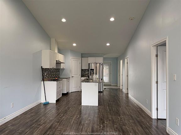 4th image of 1232 Kamloops St