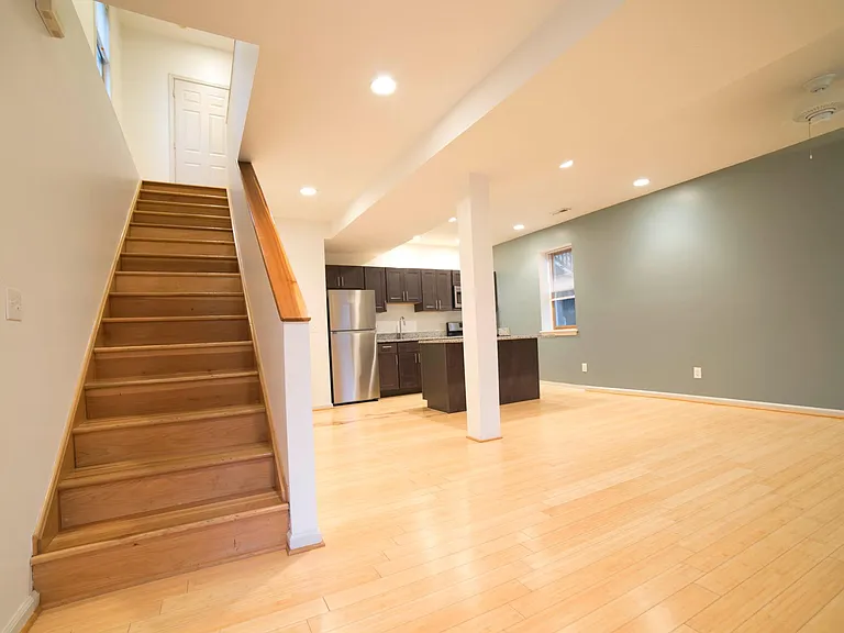 2144 W 7th St — Photo 10