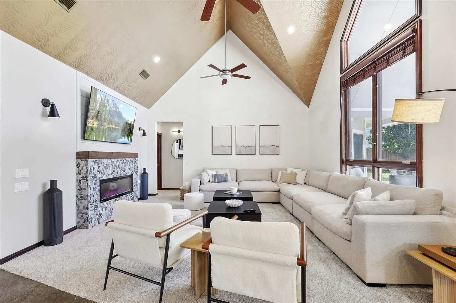 5 bed, 4.0 bath, 2841 sqft, $17,804 — Photo 1