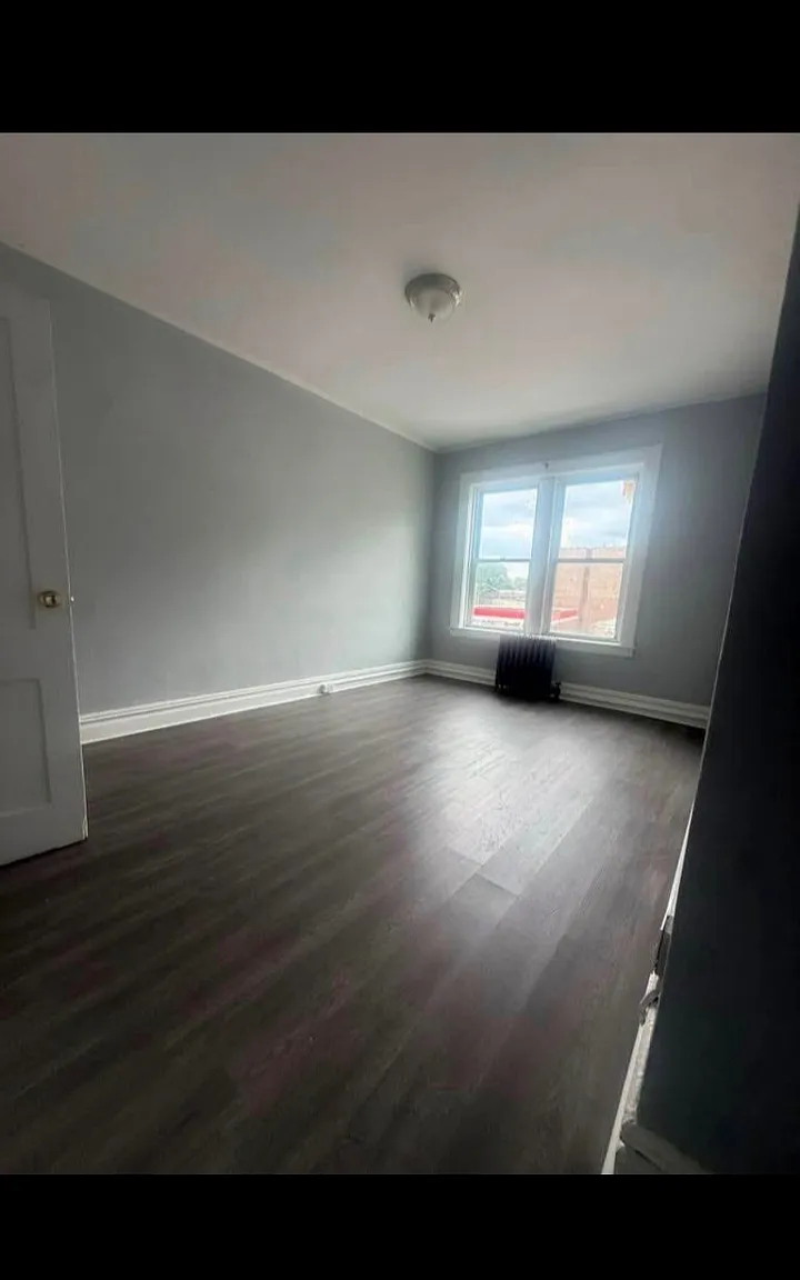 3 bed, $1,950 — Photo 2