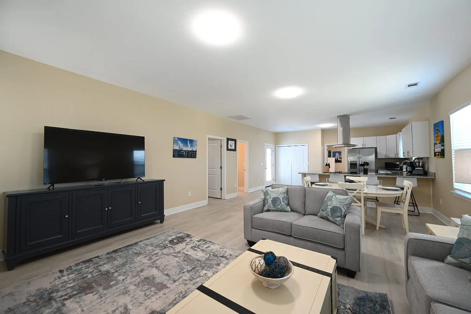 2 bed, 2.0 bath, 1162 sqft, $3,210 — Photo 3