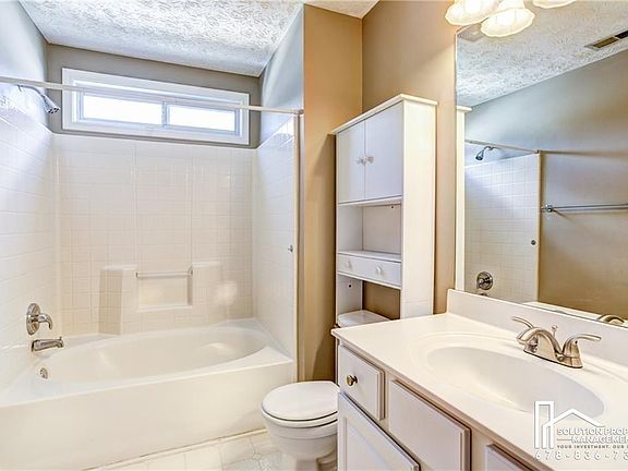 2nd image of 709 Bedford Ct