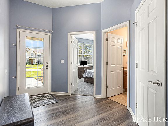 4th image of 8611 Suntree Dr