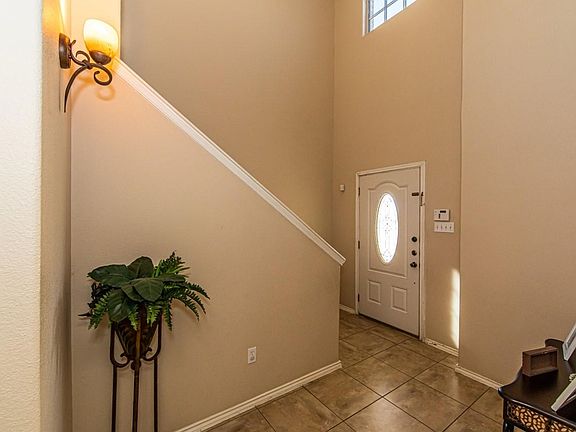 2nd image of 540 Gandara Dr