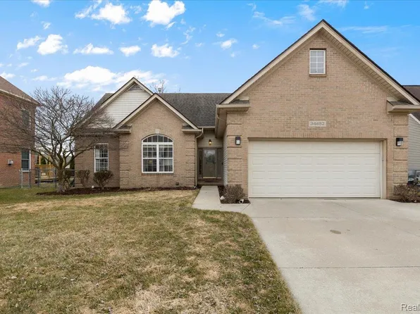 34652 Rosebud Ln, Richmond, MI 48062