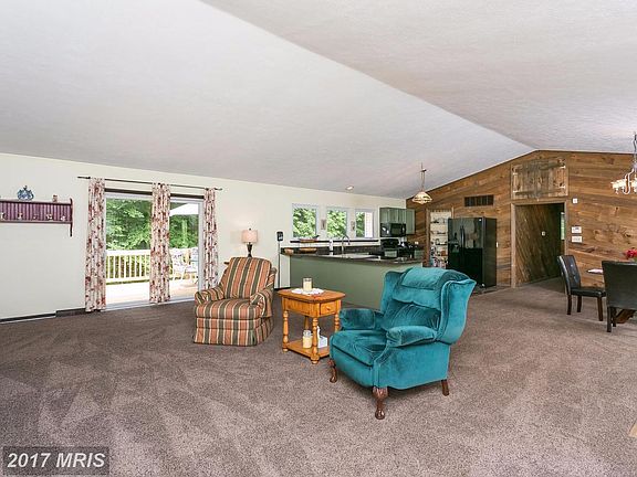 4th image of 1112 Emerald Dr