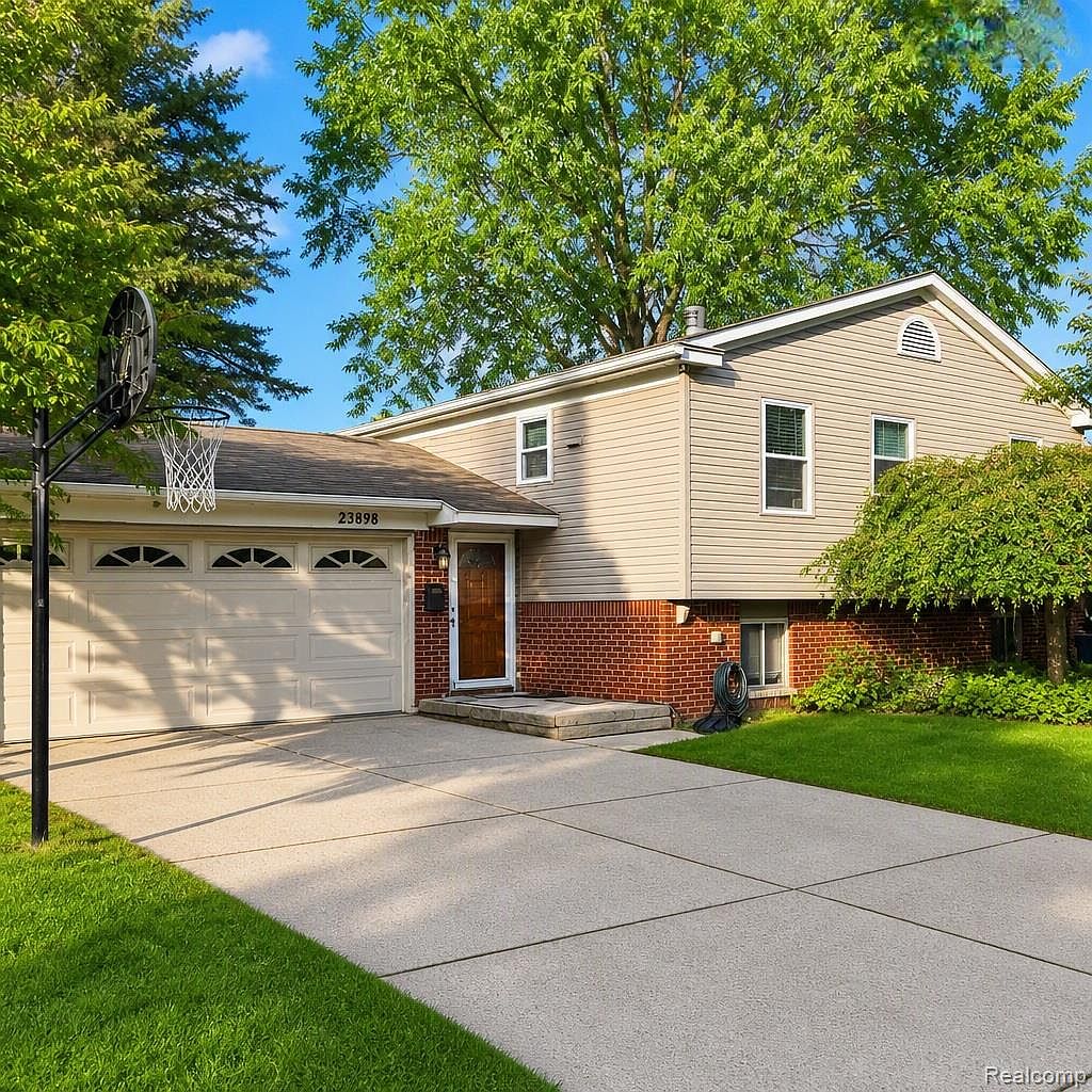23898 Barfield St, Farmington Hills, MI 48336
