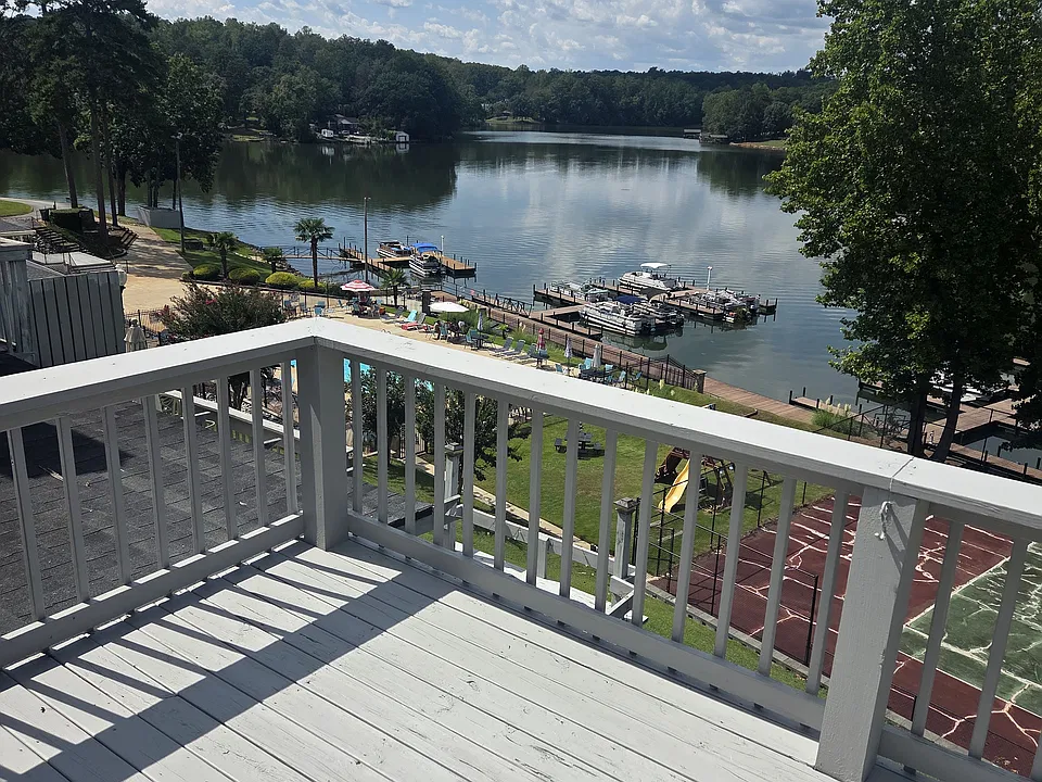 14 Spinnaker Ct