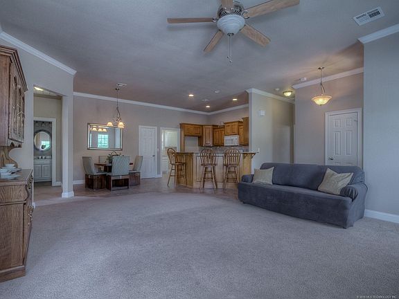 3rd image of 724 Woodland Ave