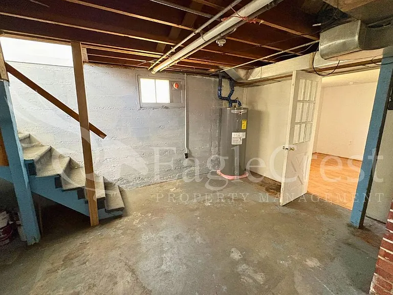 1001 W Chestnut St — Photo 35