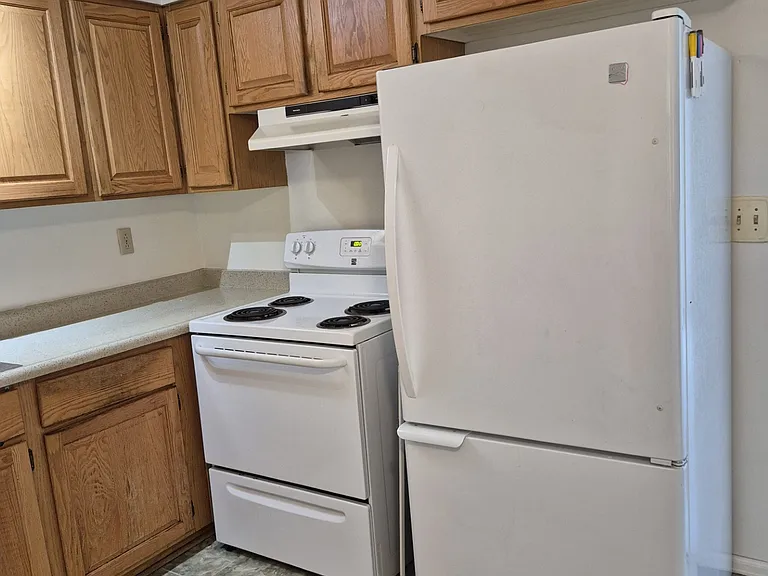 335 Poe Pl — Photo 2