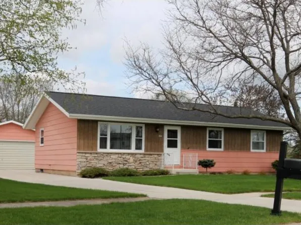 888 Meadow Ln, Fond Du Lac, WI 54935