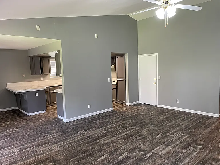 368 W Gibson Ave — Photo 4