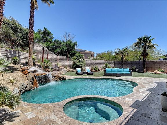 2nd image of 888 Las Palomas Dr