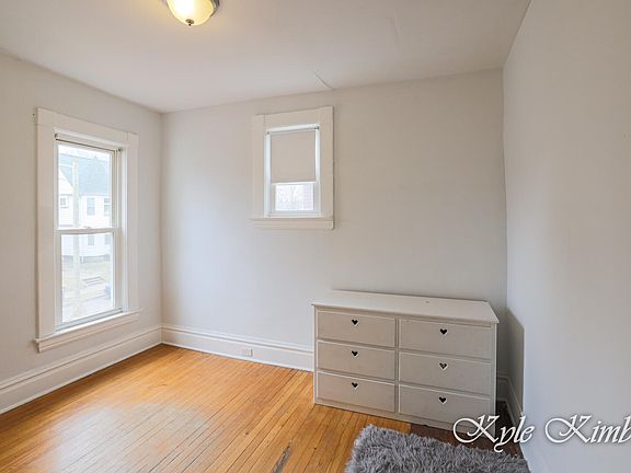 4th image of 619 Parkwood St NE
