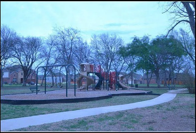 1820 Christopher Creek Dr — Photo 29