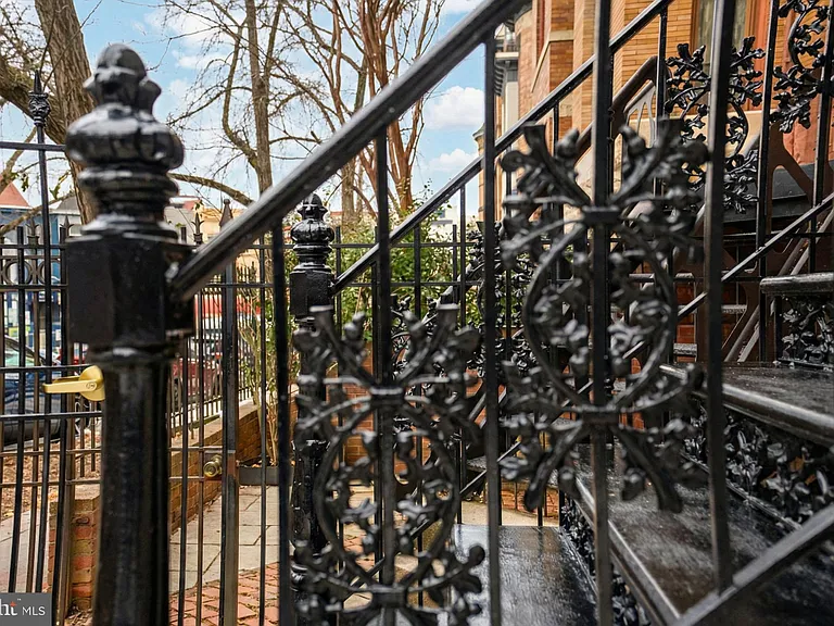 1816 Belmont Rd NW — Photo 4
