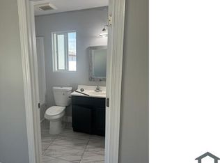 612 W 77th St #12, Los Angeles, CA 90044