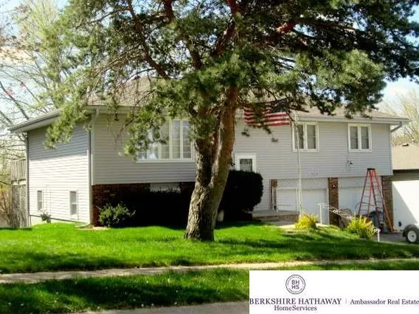 15319 Westchester Dr, Omaha, NE 68154