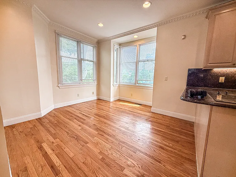 11 Willow Ln — Photo 7
