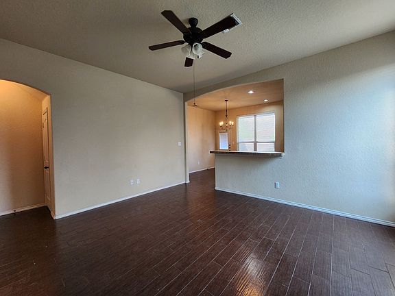 3rd image of 501 Creekside Cir