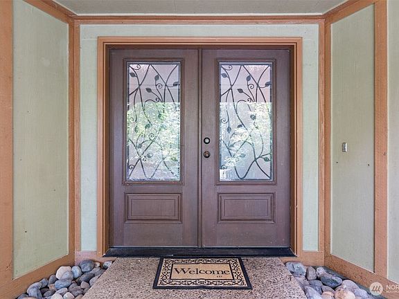 2nd image of 14494 NE Valley View Lane