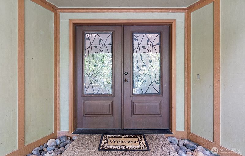 2nd image of 14494 NE Valley View Lane