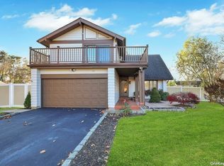 24 Glenmere Ln, Coram, NY 11727