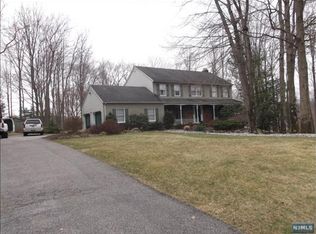 21 Pinewood Dr, Ringwood, NJ 07456