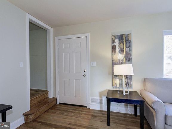 4th image of 6913 Foster St