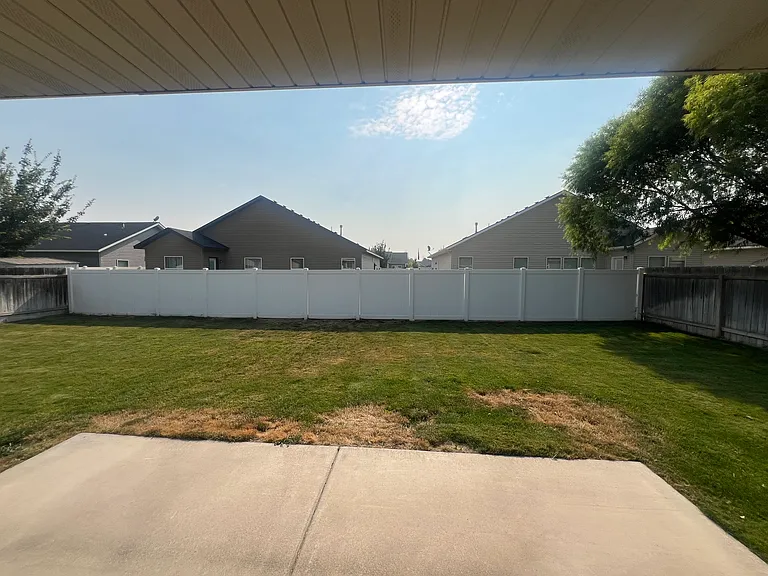 316 Jeannie Way — Photo 7